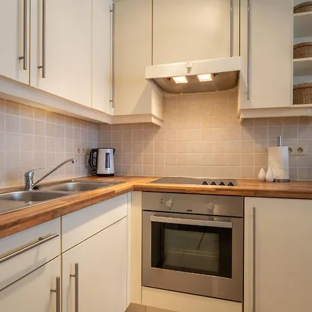 아파트 Leonifi With Terrace By Interhome